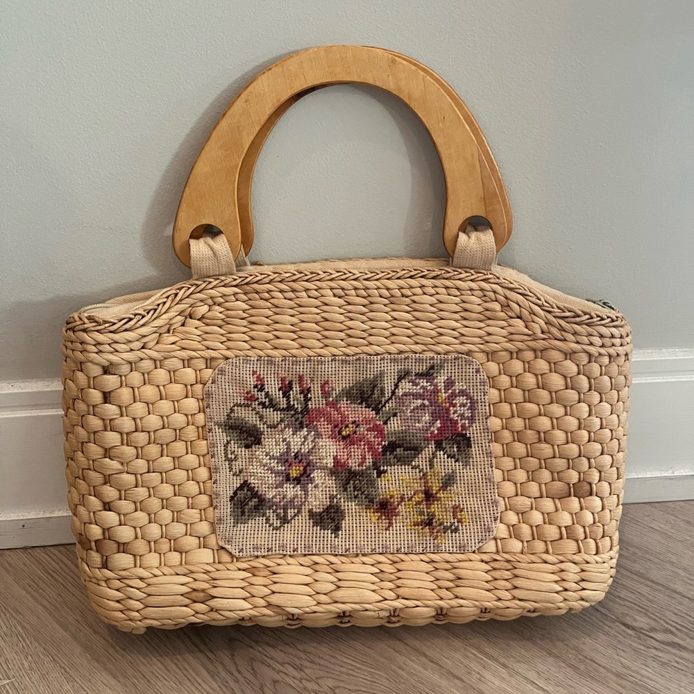 Super unique straw purse